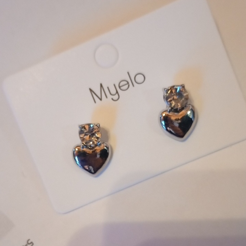 ♥️G 5/$20 Silver Heart Stud Earrings with Crystal Accent